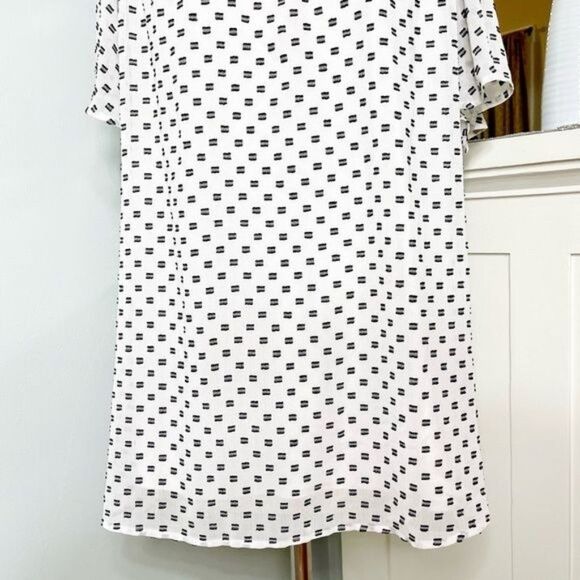 Lane Bryant V Neck Flutter Sleeve Blouse White Textured Top 18 - Picture 4 of 10